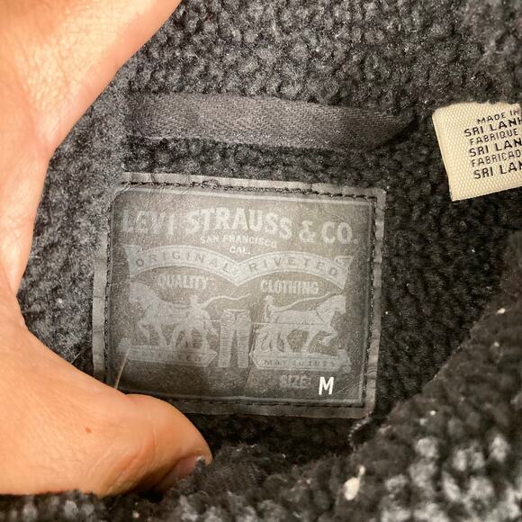 Levi’s Sherpa Lined Trucker Jacket Womens Size M Black Denim Winter Casual - Picture 4 of 7